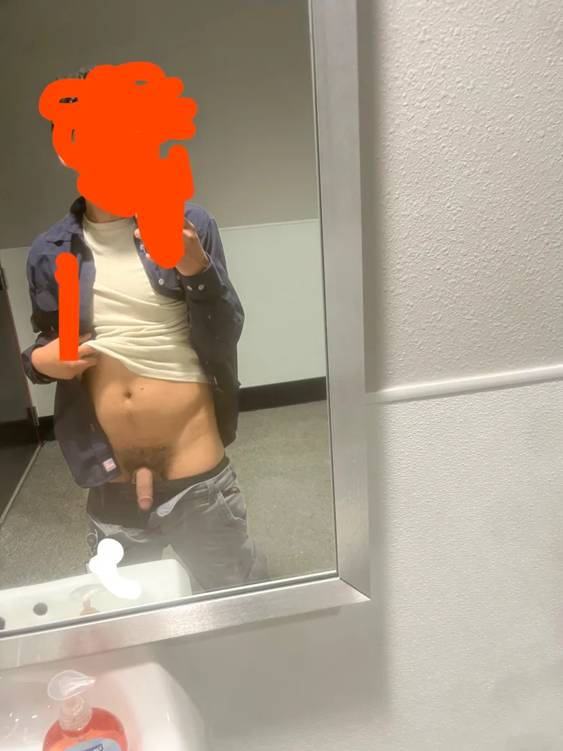 straight male who wants to get curious tonight can do carplay/meet up (m4a) posted by Moist_Excitement1852