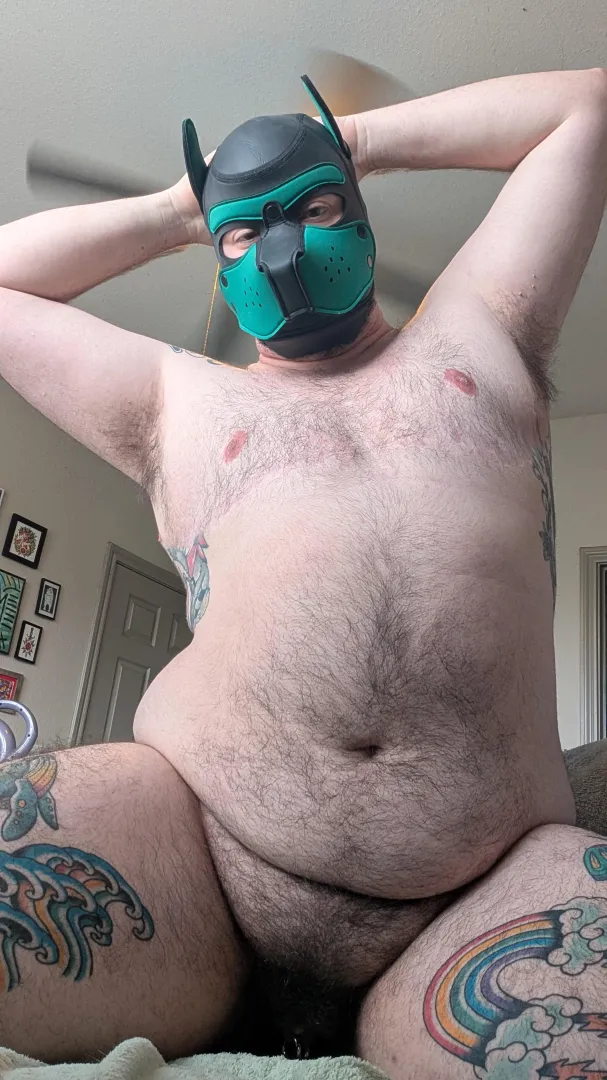 Streeeetching out  posted by cowboycrow21