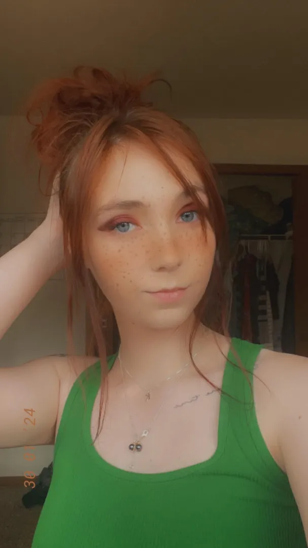 Stroke in the room next to your inferior wife to me, because you know you could NEVER get a girl like me for real  you see me instead of her, and you get to be my slave in return‍↕️ posted by Sk1nnylegend14