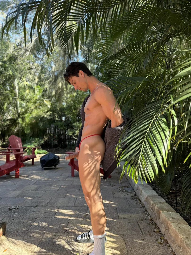 Stroking my shit outside today  [27] posted by onedik1