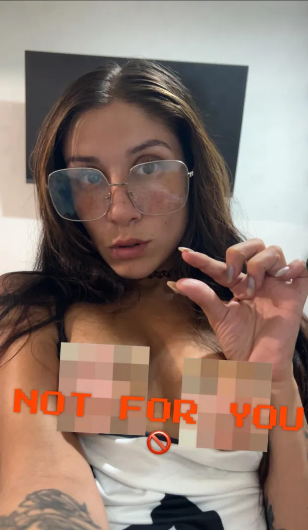 Stupid losers like you only have this view posted by Arianaxx_