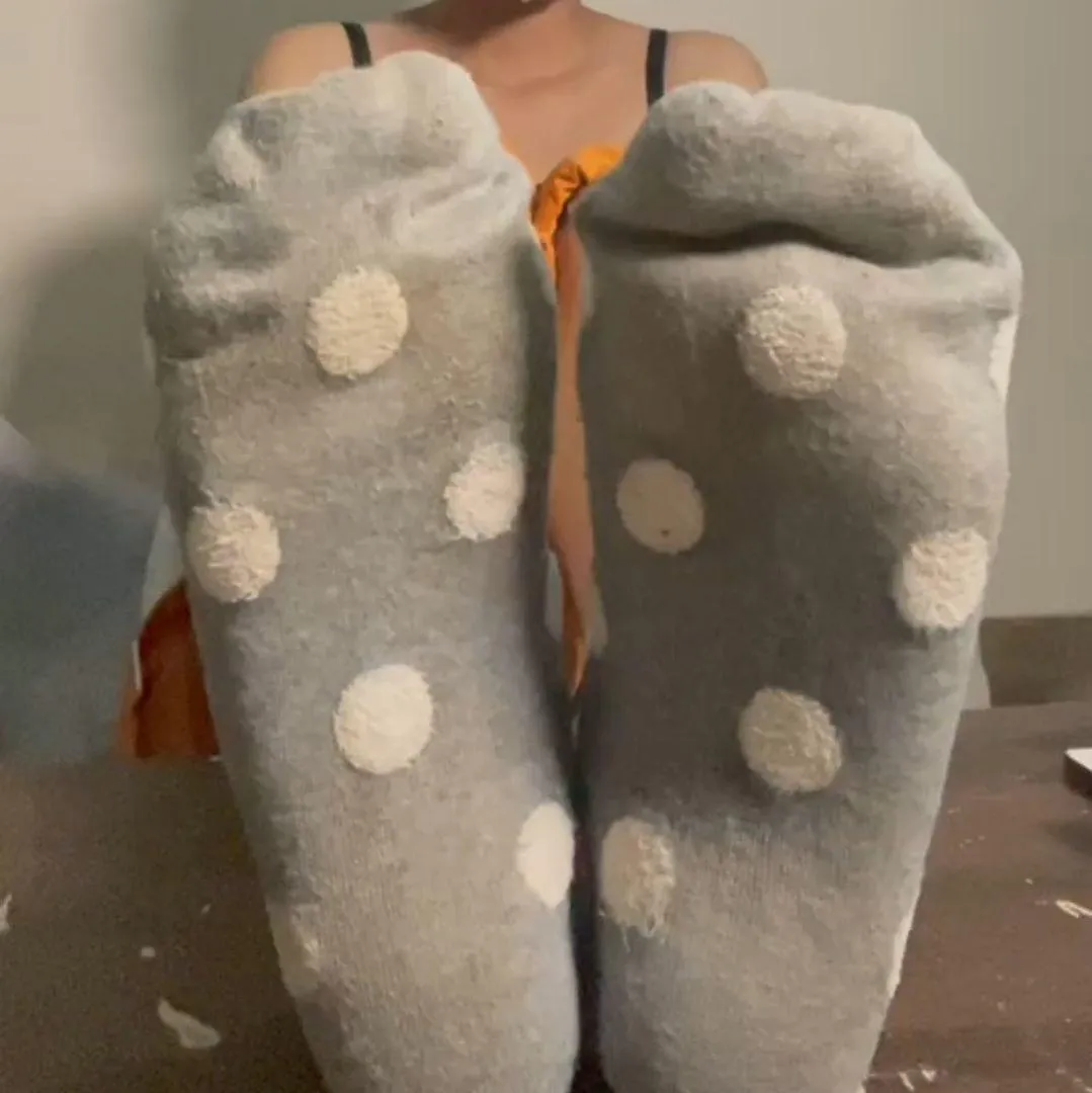 Submit to my smelly socks posted by Worldly-Ice-2086