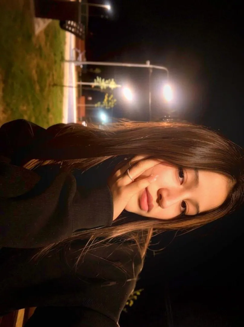 Subtle tease, tempting mood posted by Typical_Reveal_1366