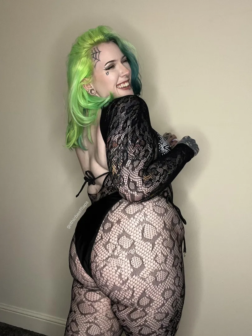 Such a smiley girl (I was thinking about getting pounded) posted by gothicbeefflaps