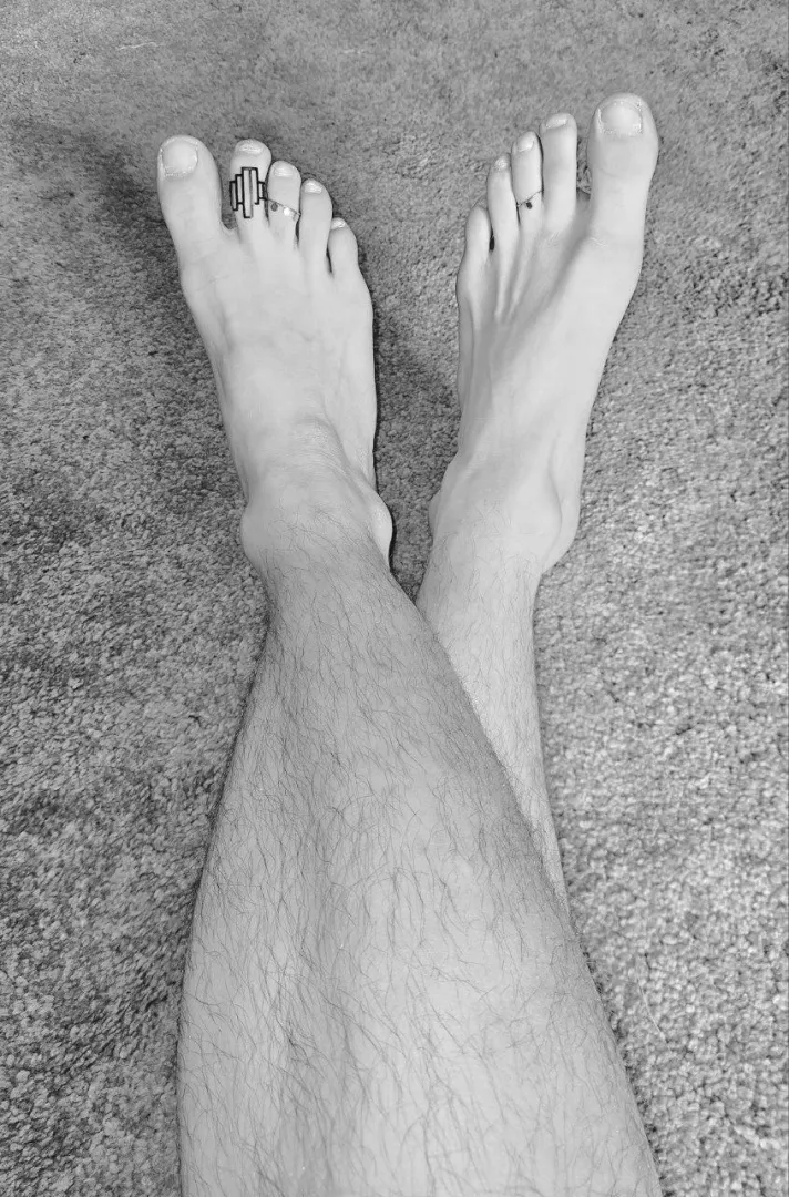 Suck my toes posted by PickAdministrative15