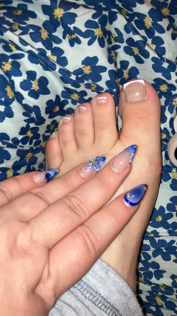 Suck my toes posted by LustfulLana214
