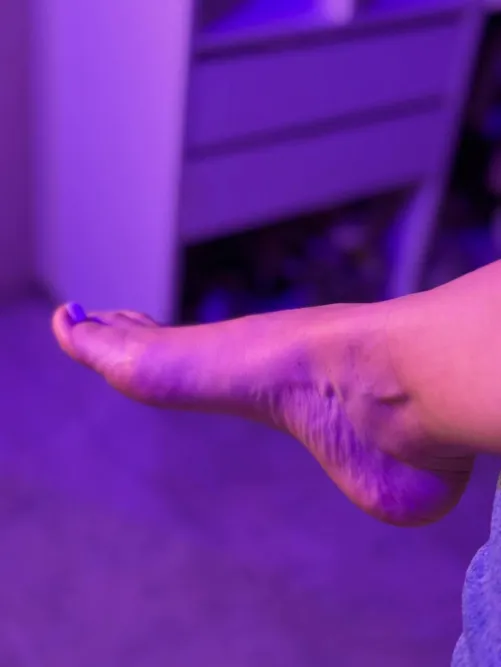 Suckable toes waiting for you by BrightStarlet