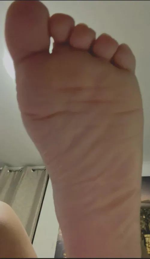 Suddenly, you find yourself under these latina soles. What's your next move by arboldebolas