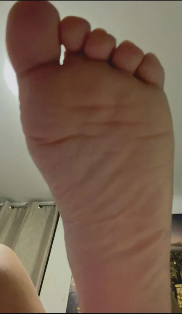 Suddenly, you find yourself under these size 5 latina soles. What's your next move posted by arboldebolas