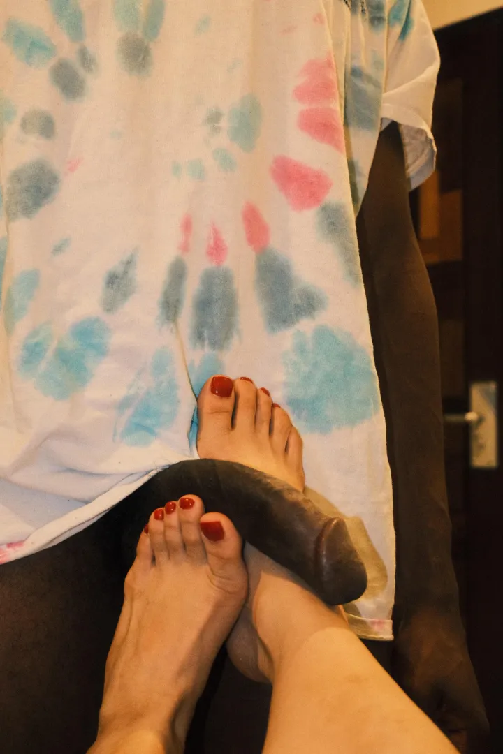 Sultry footwork  posted by DripSoup_