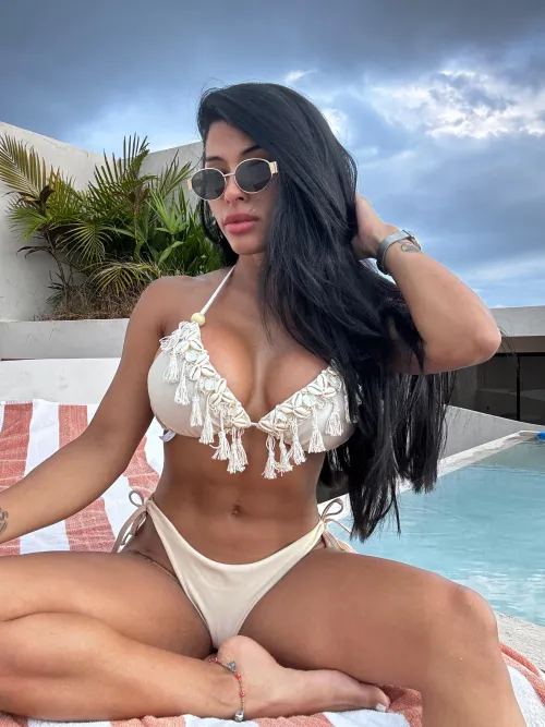 Summer helps me get more toned, can you tell? by Mia_Val_Fitness