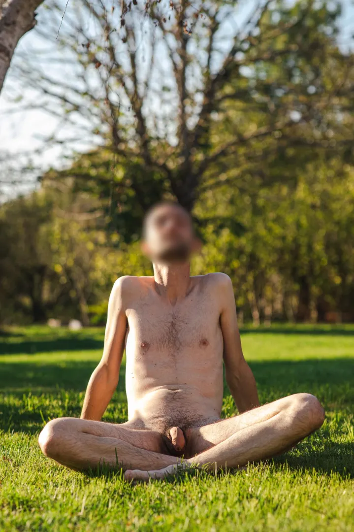 Sunbathing in my garden posted by Spydlack