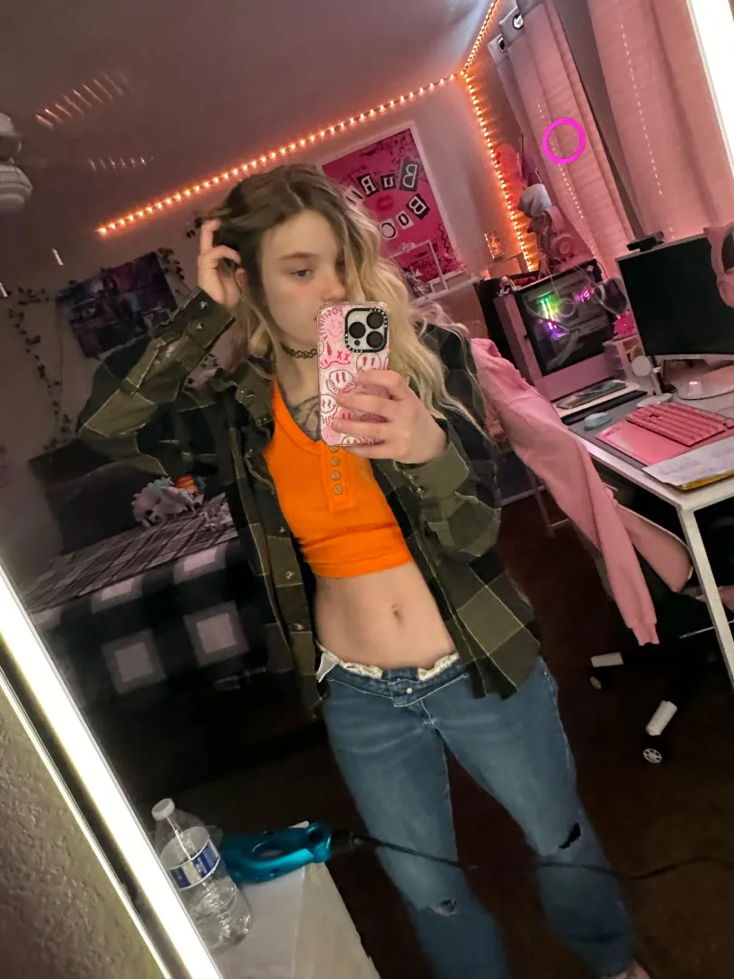 Sunday morning midriff :3 posted by Minxychomp