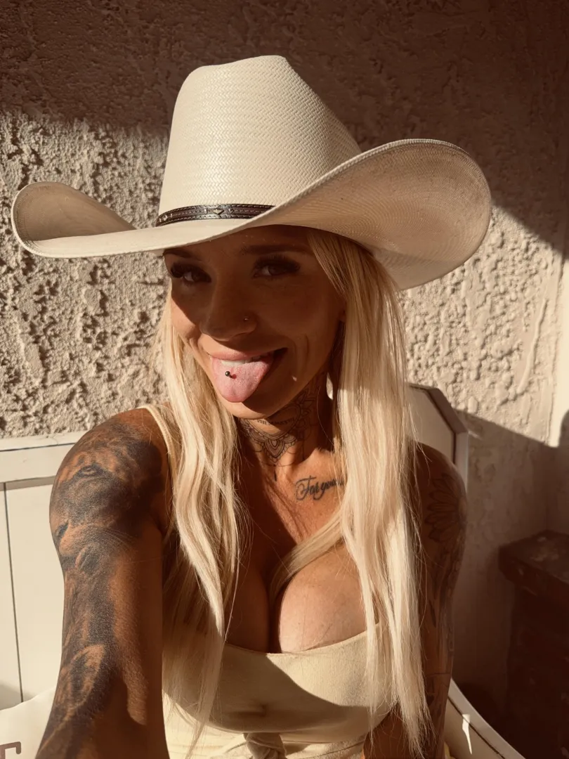 Sundress with no panty season!!! posted by alexisbaileyukulele