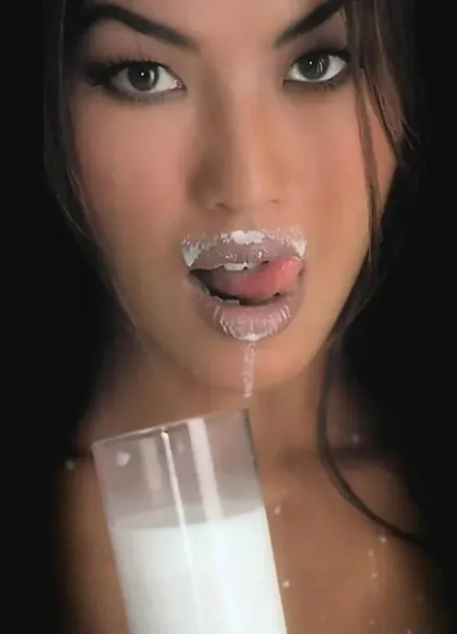 Sung Hi Lee, More Got Milk? (with bonus animation) by cptbroccoli