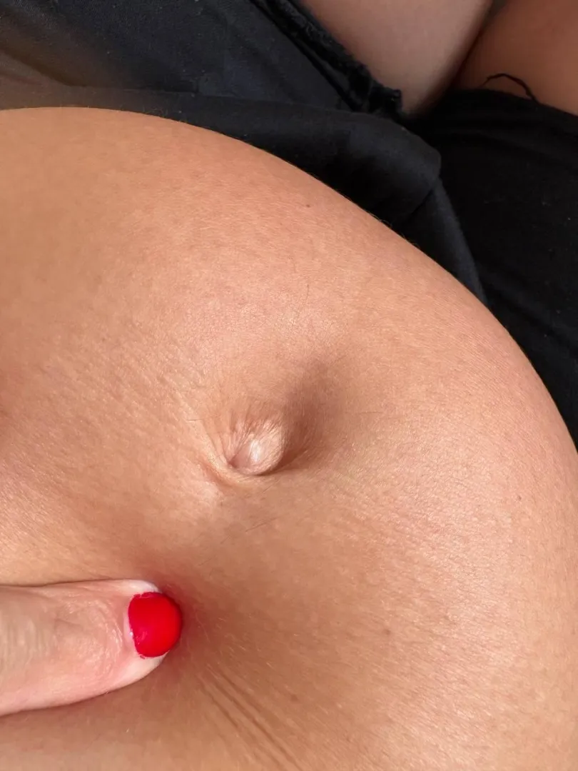 Sunlight and soft skin. posted by carrie_queen_