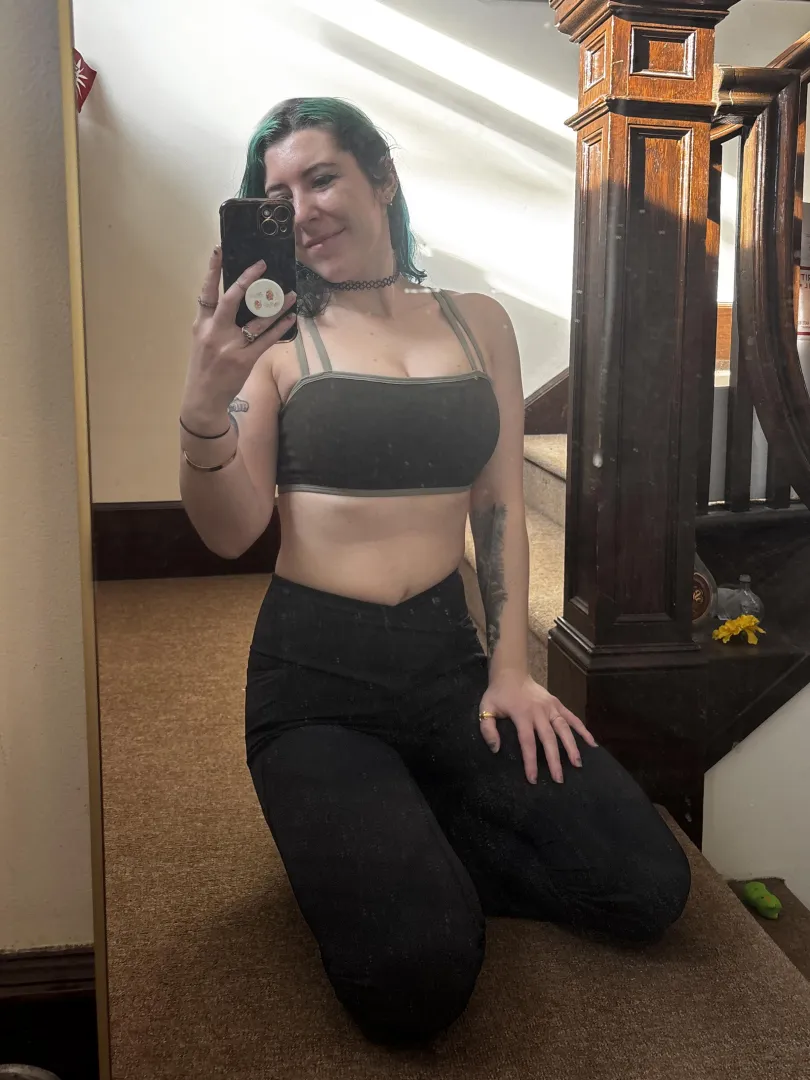 Sunshine and workout gear posted by sirenskiss3