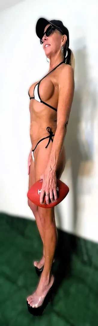 SUPER BOWL SIDE BOOB! posted by Florida_Jewel