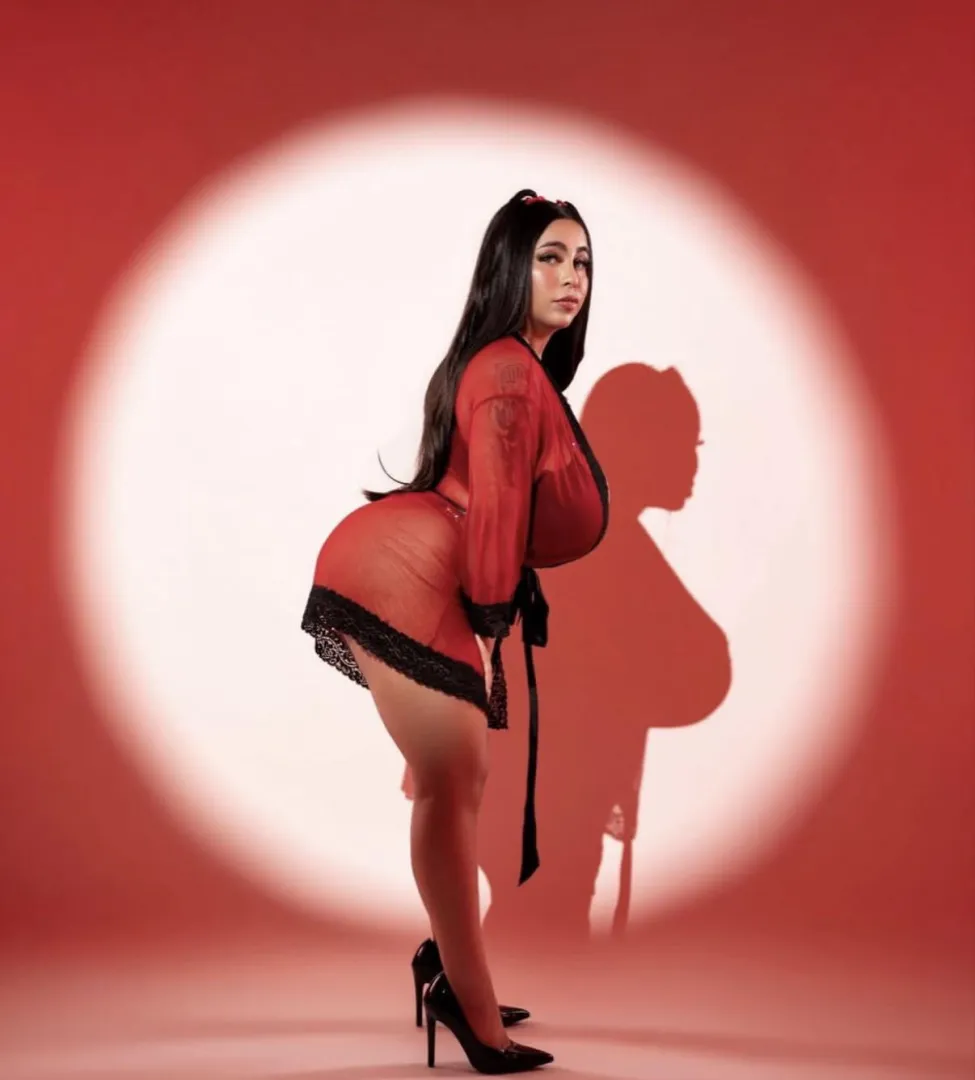 Super busty Latina posted by playanesee