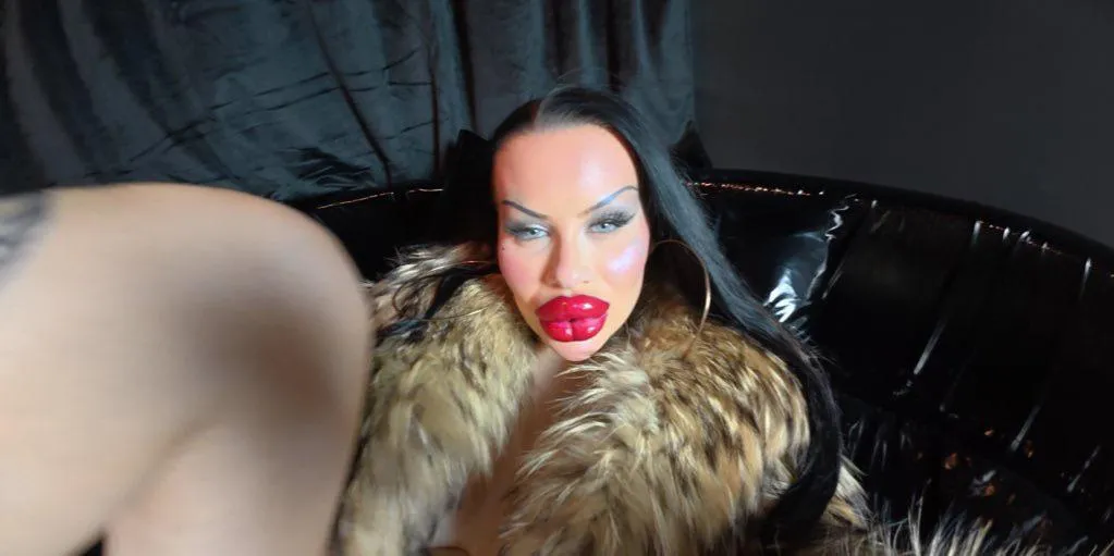 Superior in fur posted by MFetischBarbie