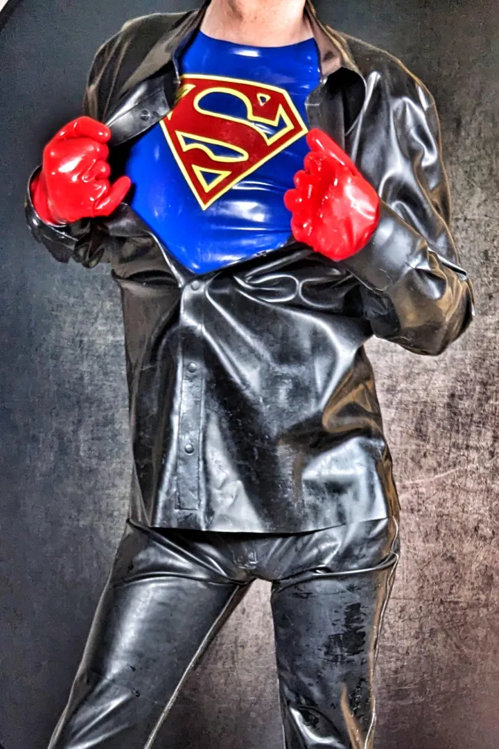 Superman  posted by fetishguy_dave