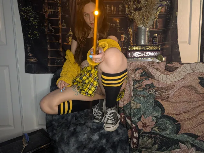 Sure would be a shame if I came to potions class without any panties and my Slytherin potions partner snuck his hand under my little skirt [F] by HelenaThistledown