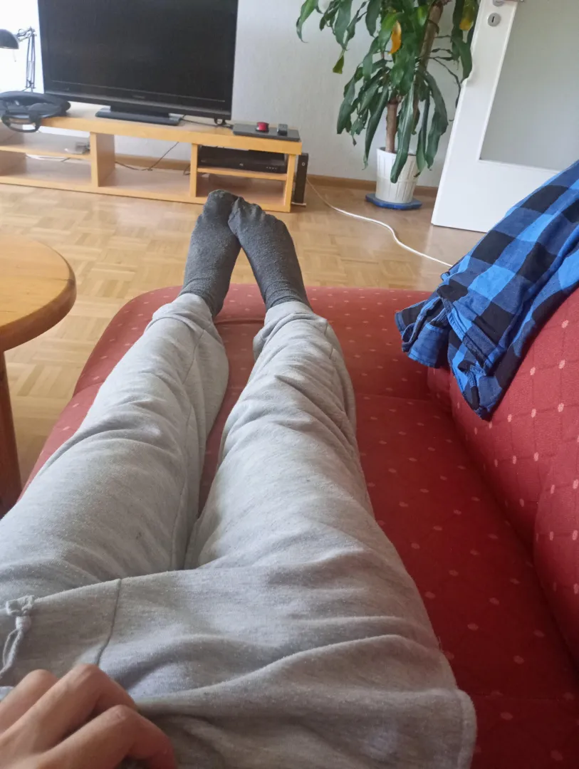 Sweatpants + feet:p posted by HoneyCumHoneyDo