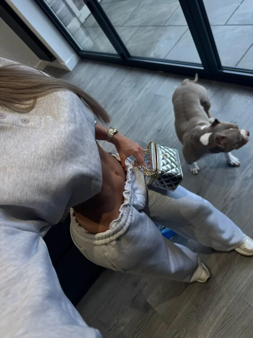 Sweats on. Abs out. Self-control? Optional  posted by Wander_willowz