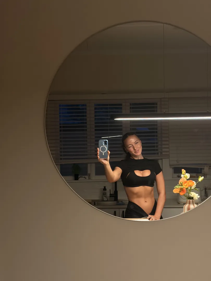 Sweaty after the gym  posted by Anniekrobbins