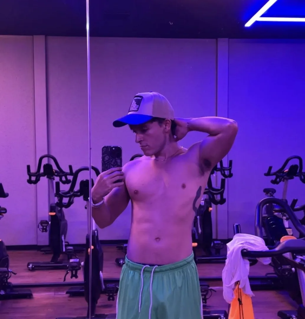 Sweaty after the gym posted by KingZeth_