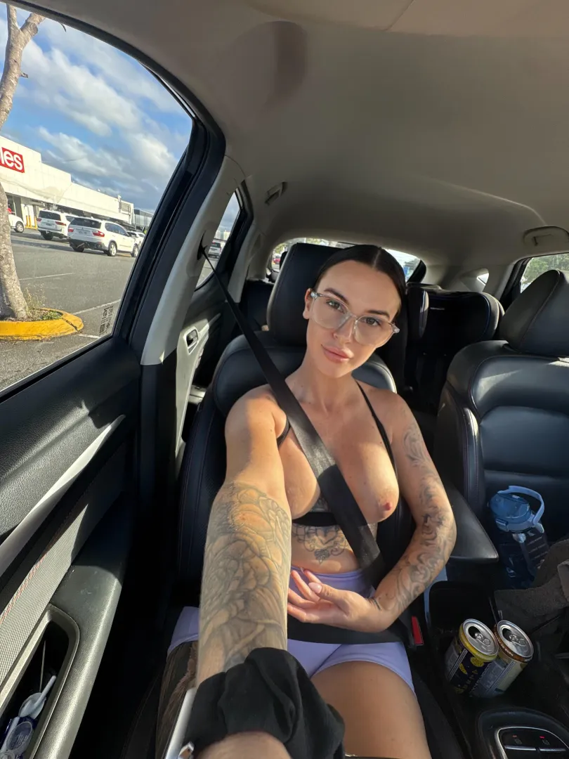 Sweaty and sinful after squats  posted by mummymoniquex