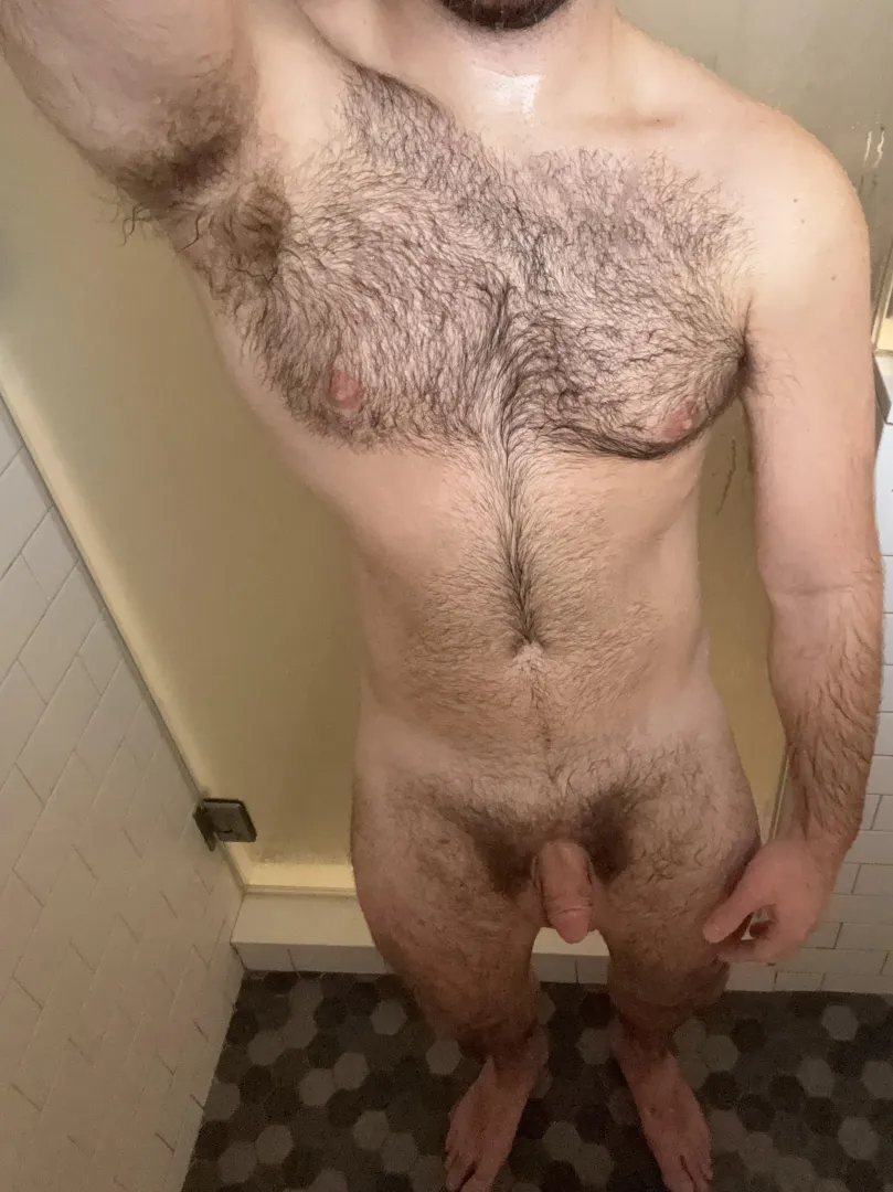 Sweaty before my shower posted by italianfaguette