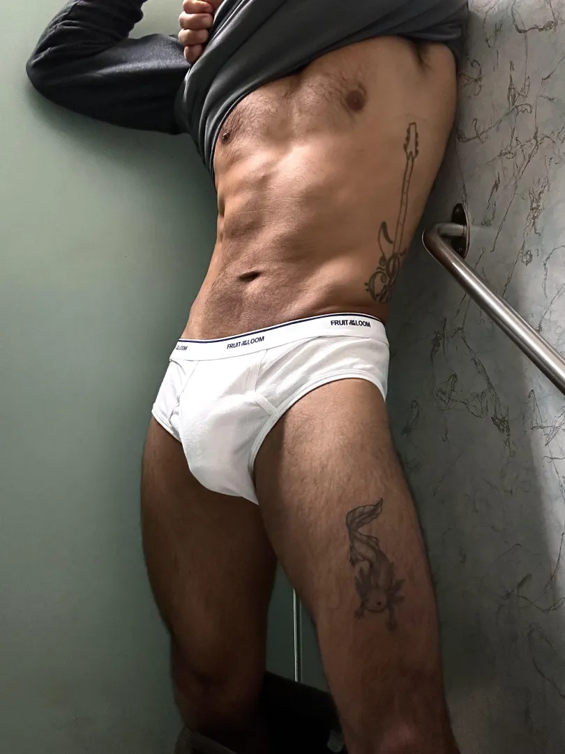 Sweaty musky scents just how you like it . posted by jluis2024