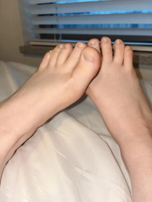 Sweaty toes are the best toes, right? by hannah_sole