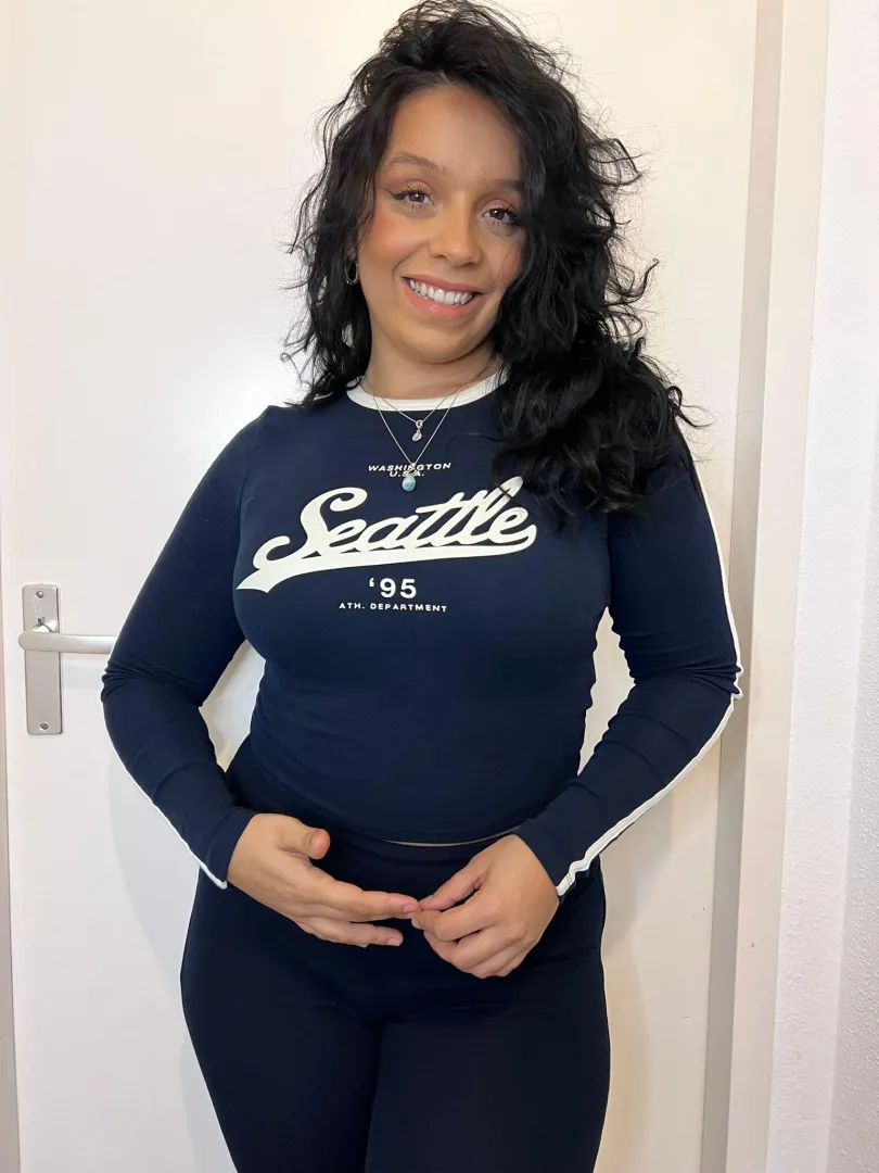 Sweet face, sinful curves—I’m the kind of delicious that lingers on your mind. posted by Galadriel69_