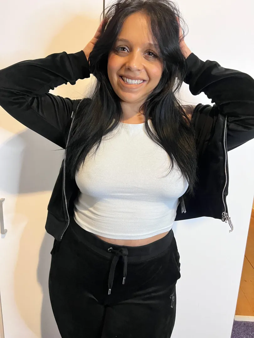 Sweet face, sinful curves—I’m the kind of delicious that lingers on your mind. posted by Galadriel69_