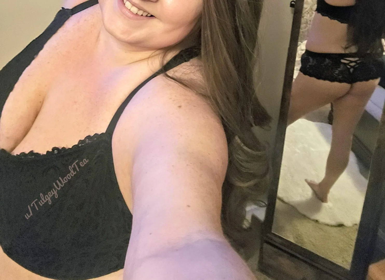 Sweet sugar smile and hot honey buns  [F] posted by TulgeyWoodTea