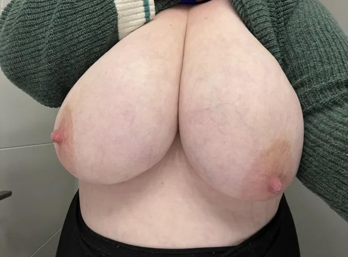 Sweeter sweater weather by Sucklenfuckle