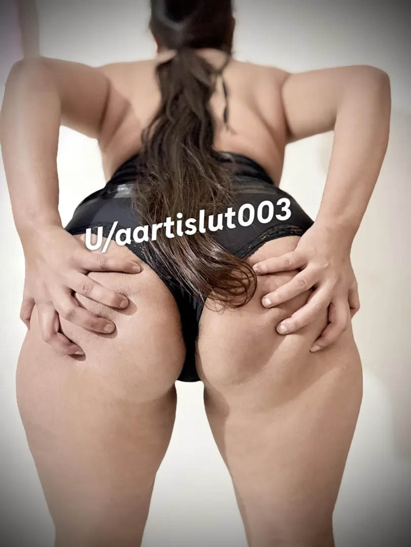 Swipe for my teasing pose… the rest gets even more interesting on cam ✨ posted by aartislut003
