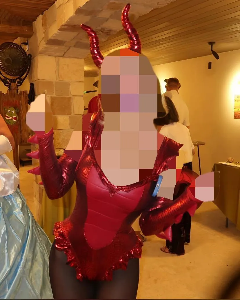 Sydney Sweeney doesn’t like betas seeing her skin;) posted by Most-Dress9156