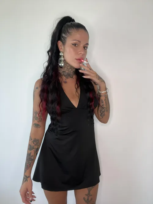 Sé que te pongo muy cachondo cuando me ves fumar by girlytattoo