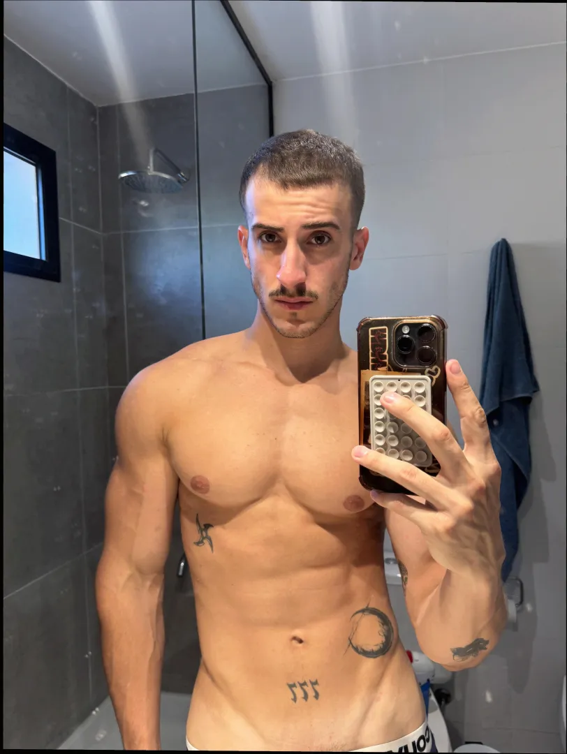 Tailored to being worshiped posted by TastyChrips