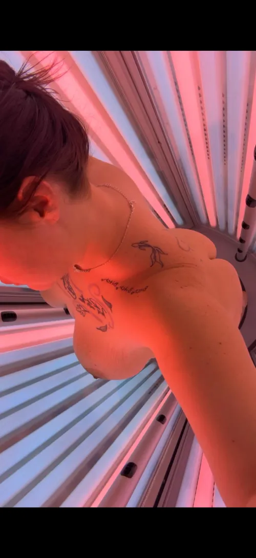 Tanning bed trouble by civictypeR1996