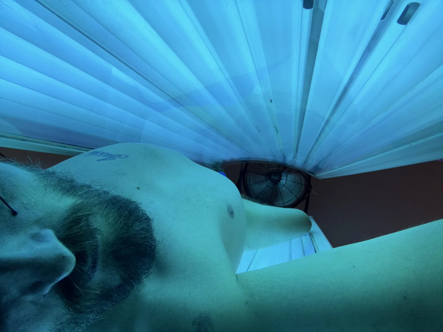 Tanning selfie posted by Dependent-Station-47