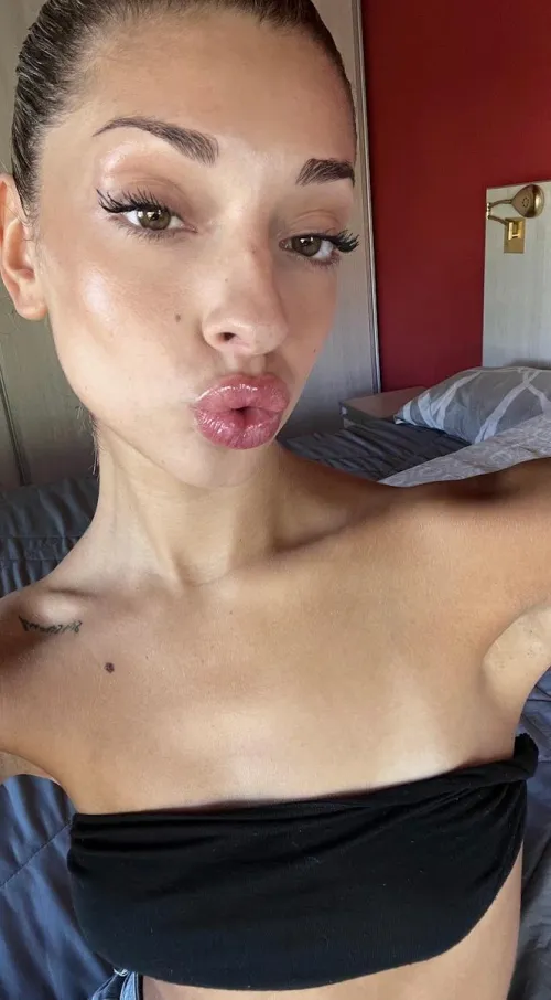 Taste my sweet lips by maylove06