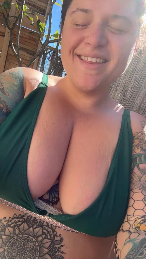 Tatted bbw stoner with big natural titties by handful_heather420