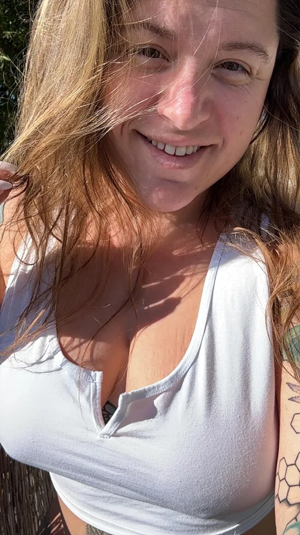 Tatted bbw stoner with big natural titties posted by handful_heather420