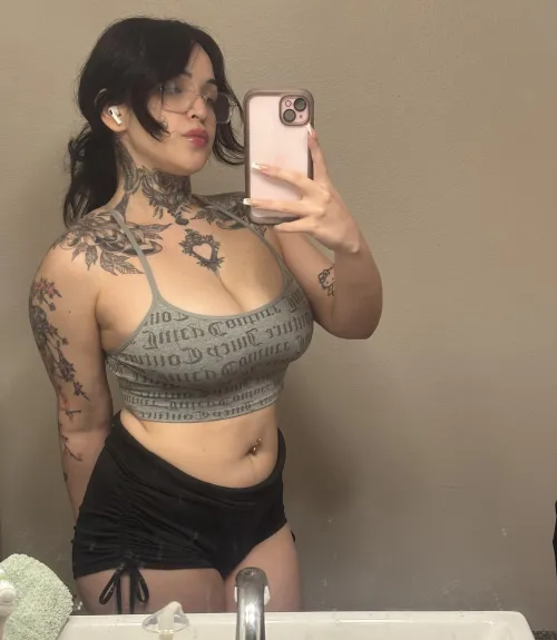 Tatted dom mommy :) by strawberriesncreaam_