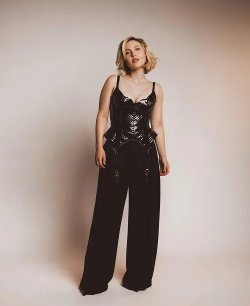 Taylor Tomlinson by slavegaius87