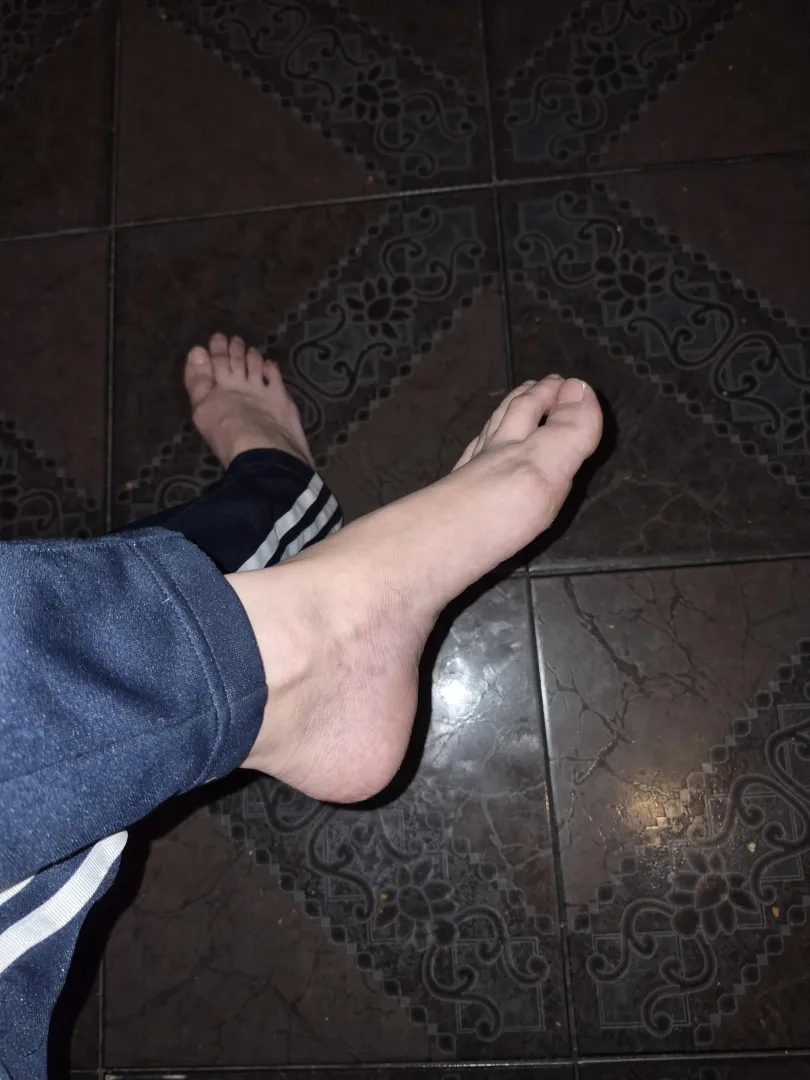 Te gustan mis pies posted by Constant-Film9560